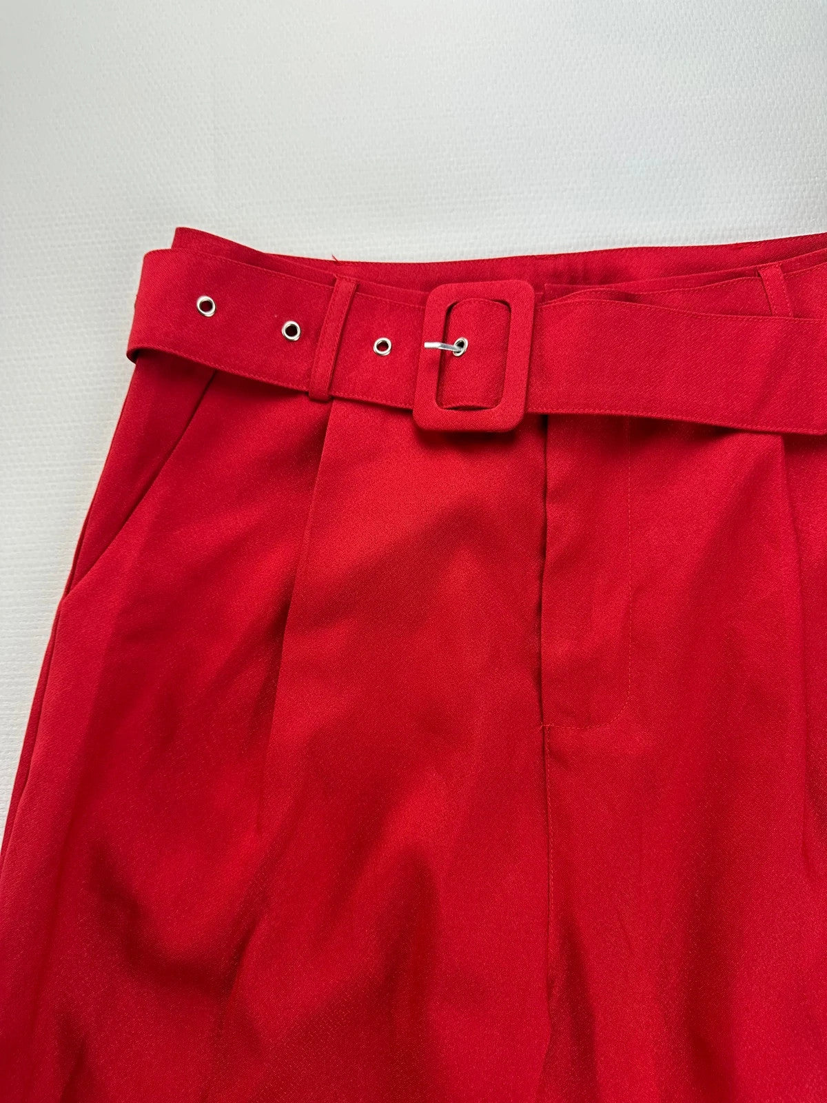 PrettyLittleThing Kelnės su diržu, S Spley
